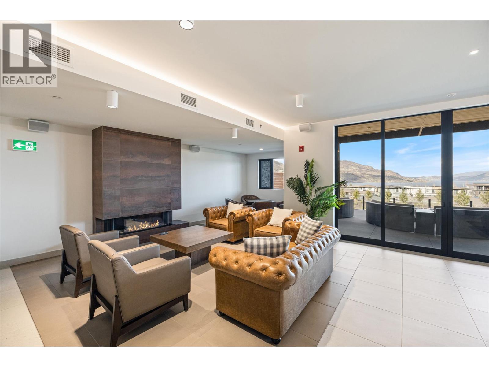 Ariva Amenities - resident lounge - 3000 Ariva Drive Unit# 3308, Kelowna, BC - Indoor