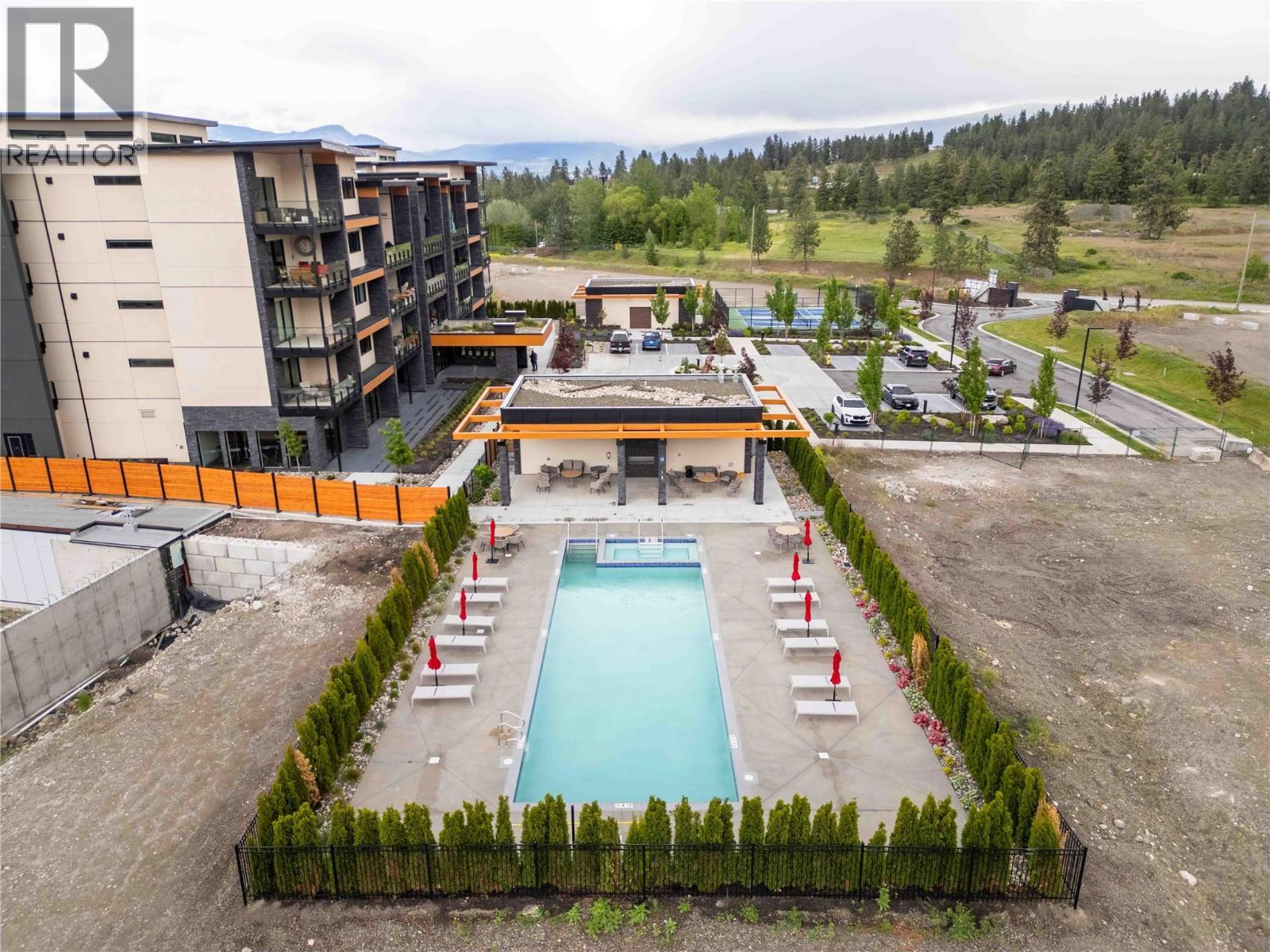 Ariva Amenities - outdoor pool / hot tub - 3000 Ariva Drive Unit# 3308, Kelowna, BC - Outdoor With In Ground Pool With View
