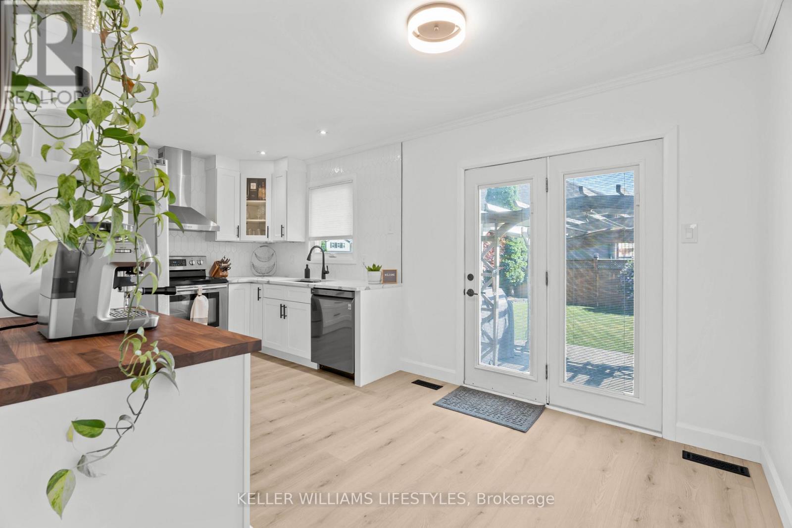 58 Deborah Drive, Strathroy-Caradoc (Ne), ON - Indoor Photo Showing Kitchen