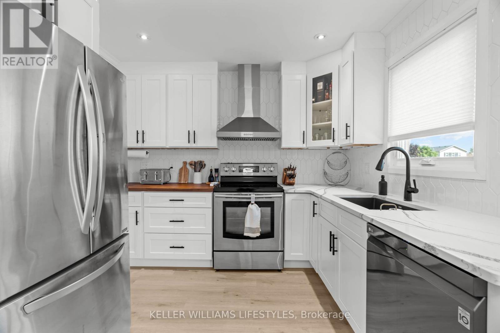 58 Deborah Drive, Strathroy-Caradoc (Ne), ON - Indoor Photo Showing Kitchen