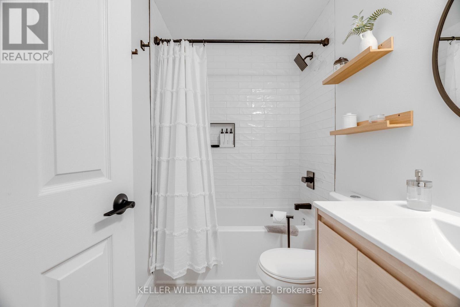 58 Deborah Drive, Strathroy-Caradoc (Ne), ON - Indoor Photo Showing Bathroom