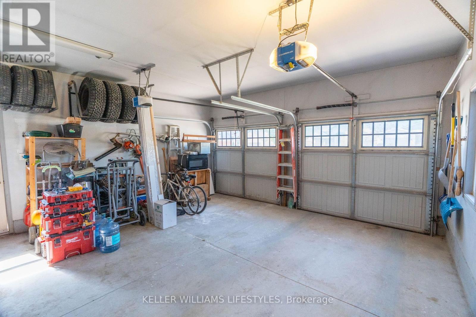 58 Deborah Drive, Strathroy-Caradoc (Ne), ON - Indoor Photo Showing Garage