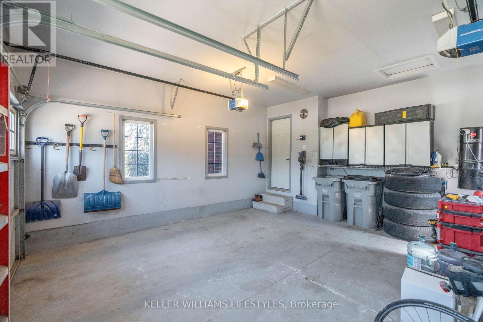 58 Deborah Drive, Strathroy-Caradoc (Ne), ON - Indoor Photo Showing Garage