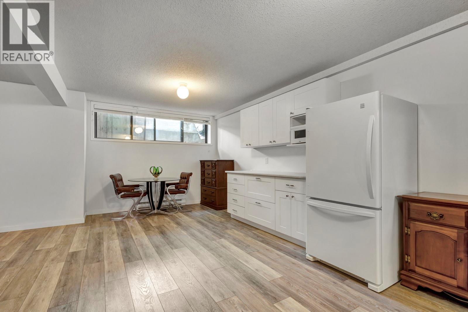 1765 Leckie Road Unit# 115, Kelowna, BC - Indoor Photo Showing Kitchen
