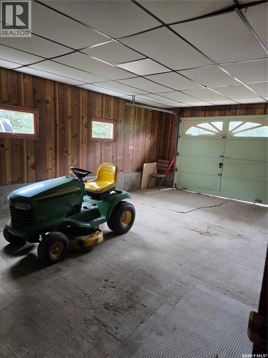 Kuntz Acreage, Grayson Rm No. 184, SK - Indoor Photo Showing Garage