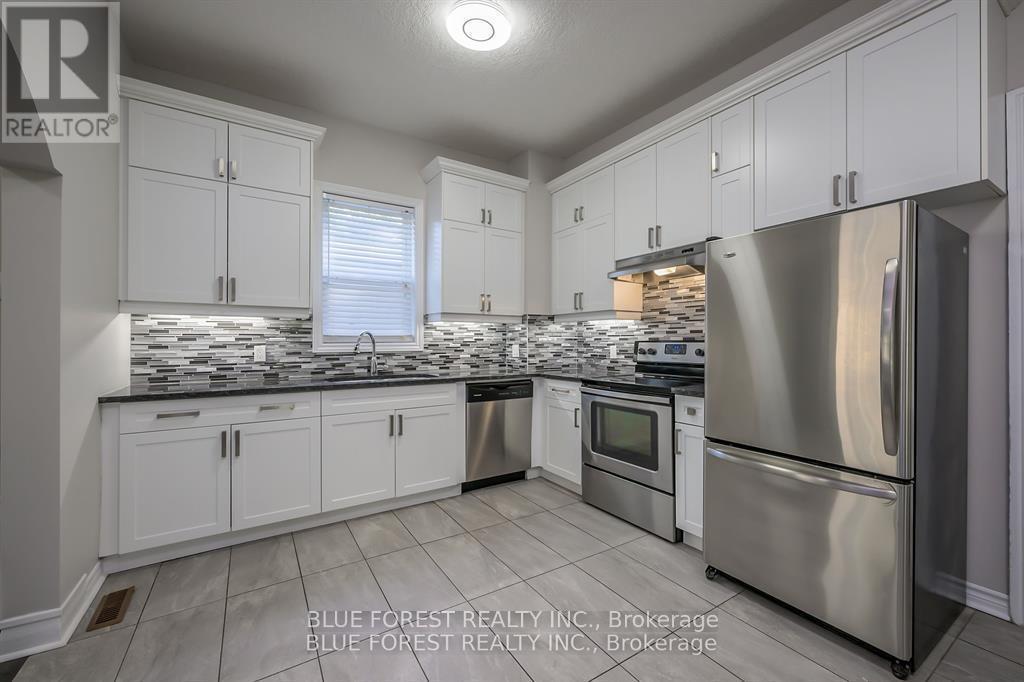 175 Sydenham Street, London East (East B), ON - Indoor Photo Showing Kitchen With Upgraded Kitchen