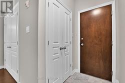 The oversize Foyer (8' 10\" x 3' 11\") -