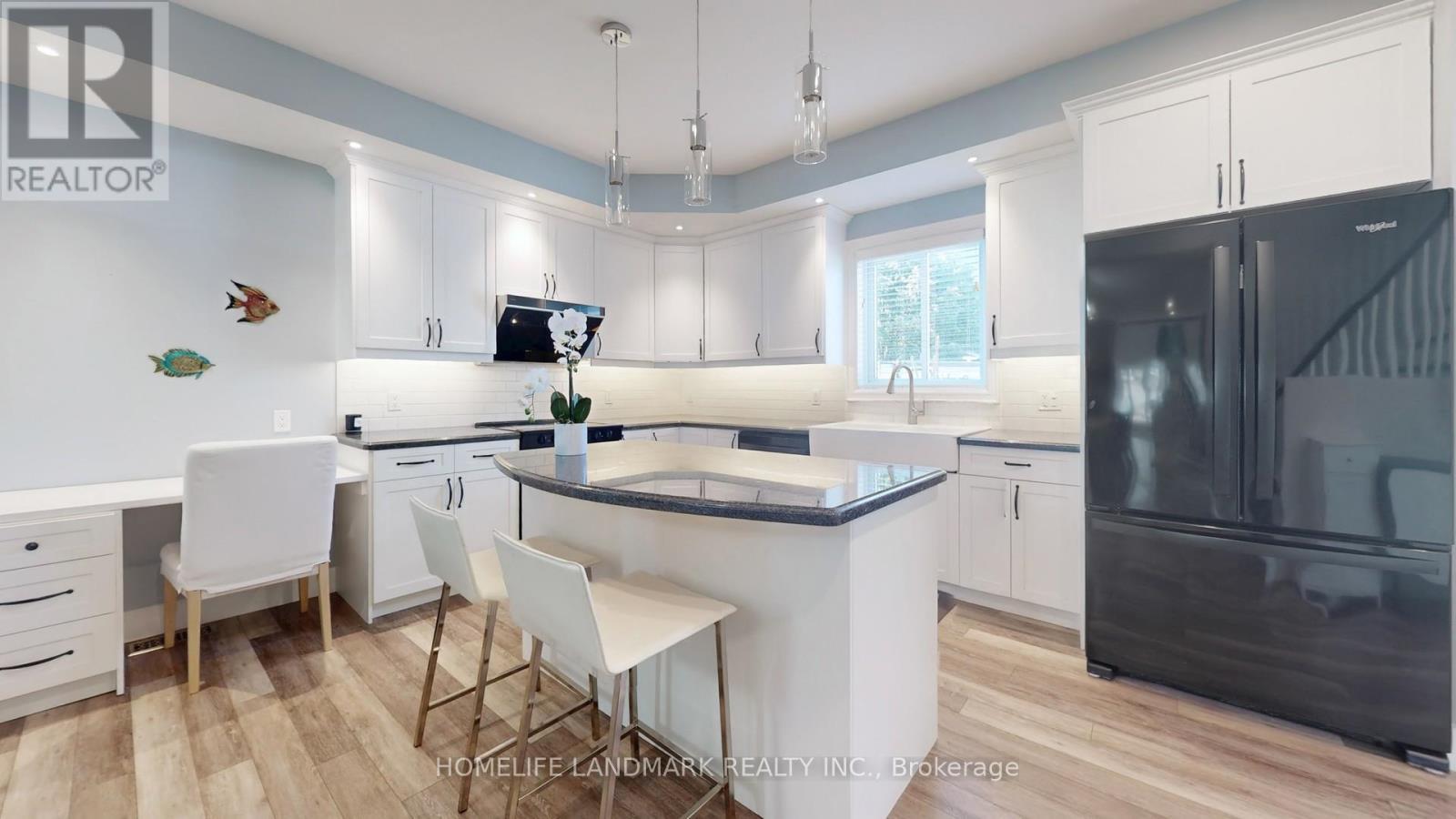 208 Lakeshore Drive, Kawartha Lakes, ON - Indoor Photo Showing Kitchen With Upgraded Kitchen