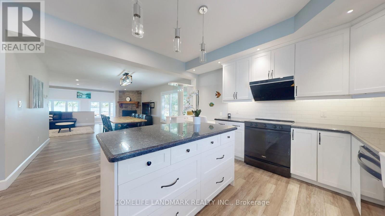 208 Lakeshore Drive, Kawartha Lakes, ON - Indoor Photo Showing Kitchen