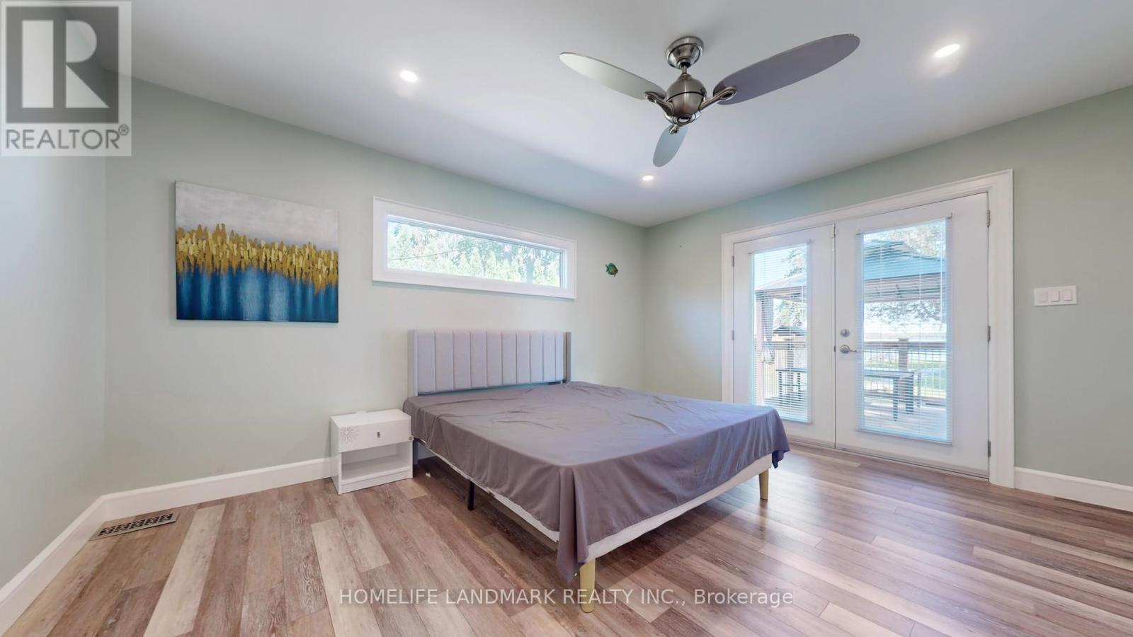 208 Lakeshore Drive, Kawartha Lakes, ON - Indoor Photo Showing Bedroom