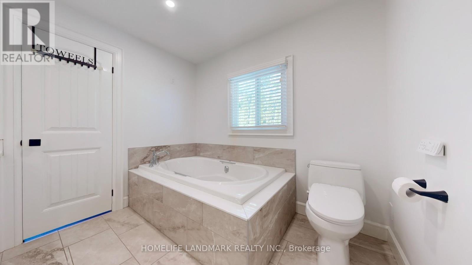 208 Lakeshore Drive, Kawartha Lakes, ON - Indoor Photo Showing Bathroom