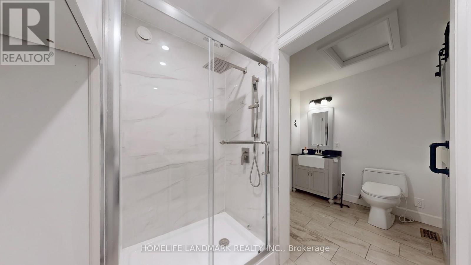 208 Lakeshore Drive, Kawartha Lakes, ON - Indoor Photo Showing Bathroom