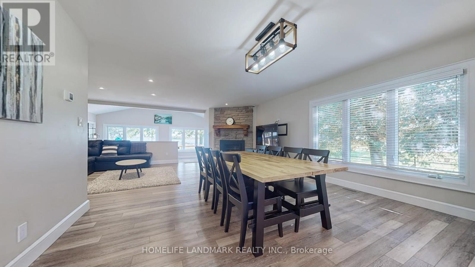 208 Lakeshore Drive, Kawartha Lakes, ON - Indoor Photo Showing Dining Room