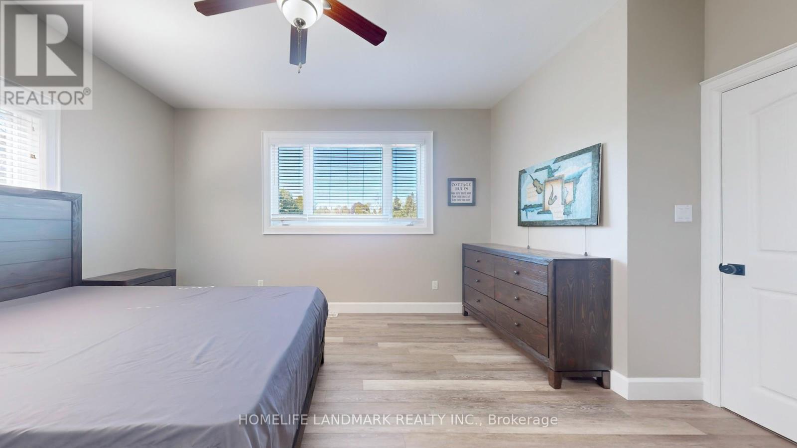 208 Lakeshore Drive, Kawartha Lakes, ON - Indoor Photo Showing Bedroom