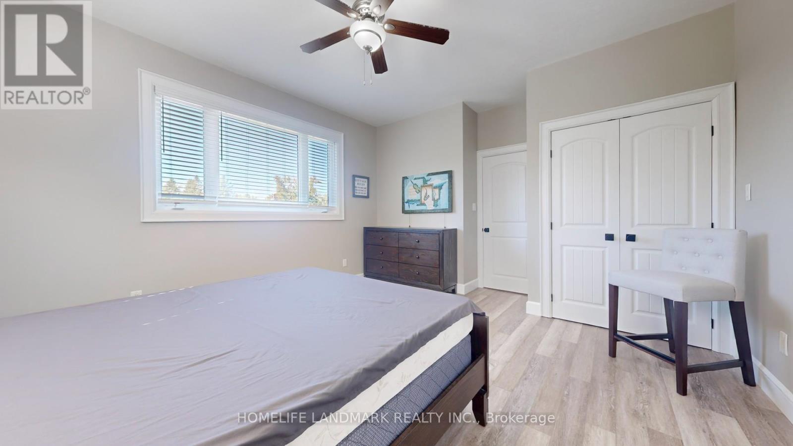 208 Lakeshore Drive, Kawartha Lakes, ON - Indoor Photo Showing Bedroom