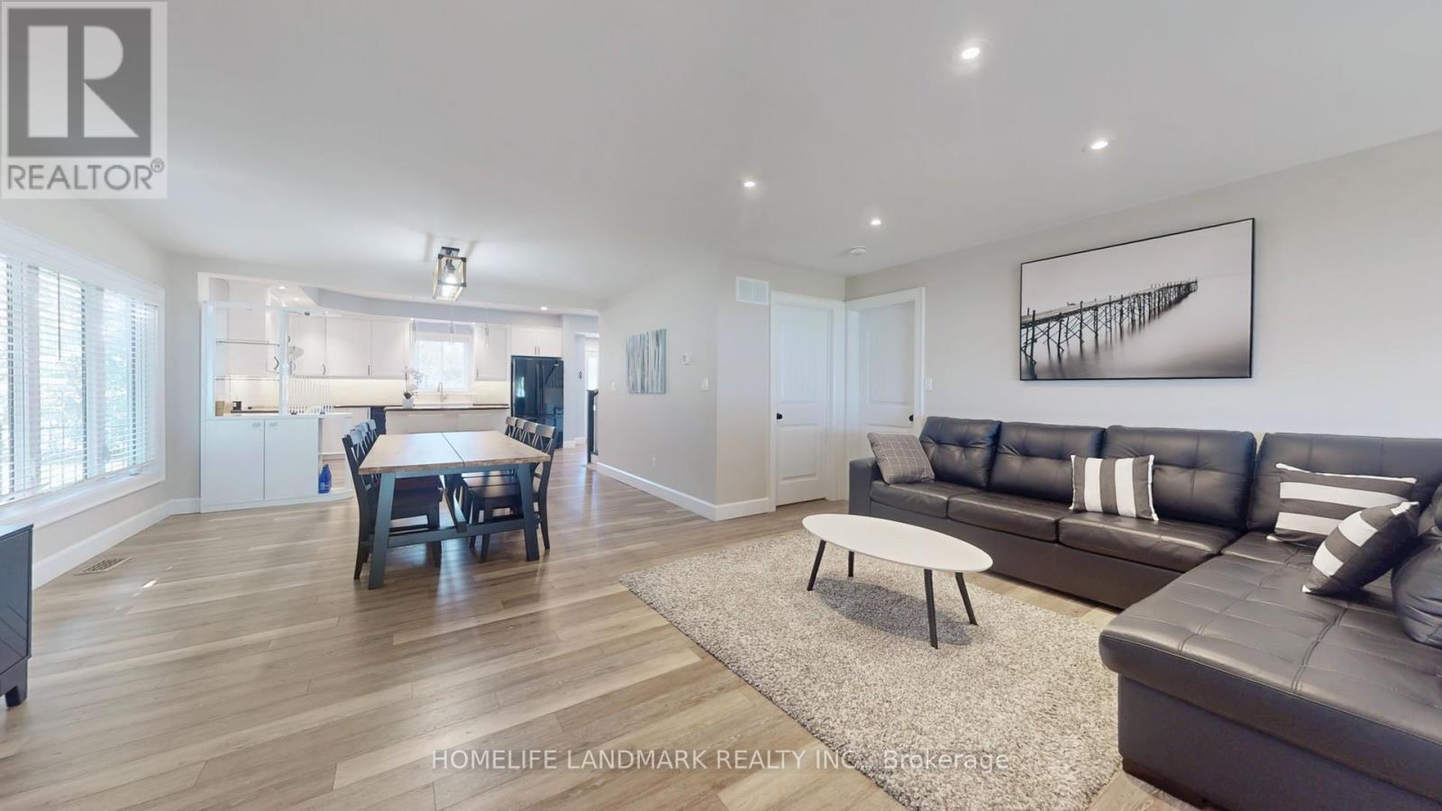 208 Lakeshore Drive, Kawartha Lakes, ON - Indoor Photo Showing Living Room