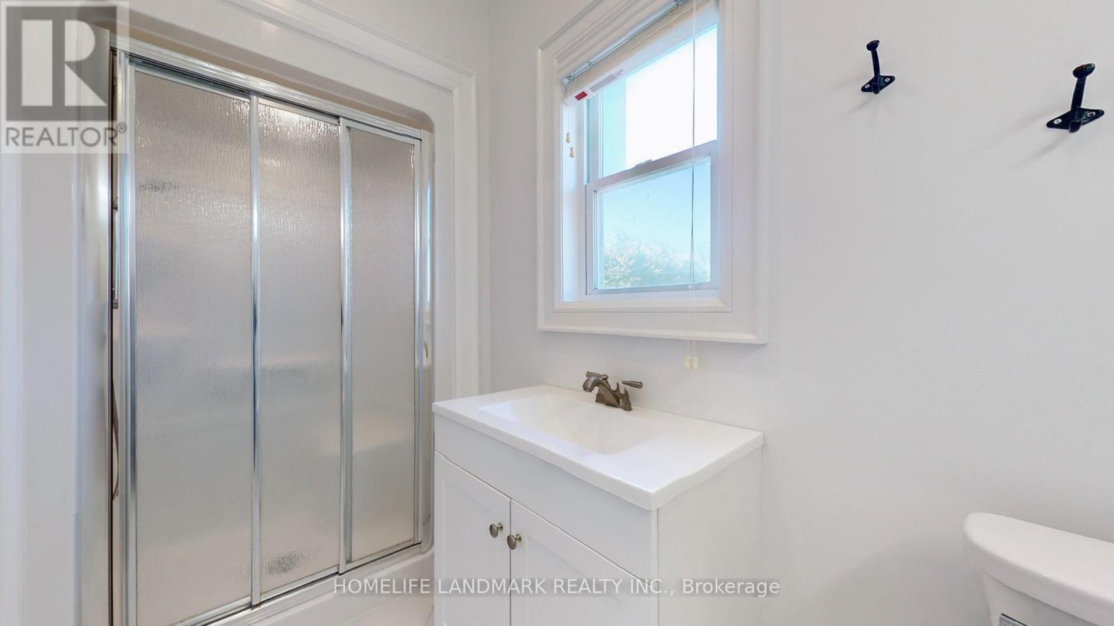 208 Lakeshore Drive, Kawartha Lakes, ON - Indoor Photo Showing Bathroom