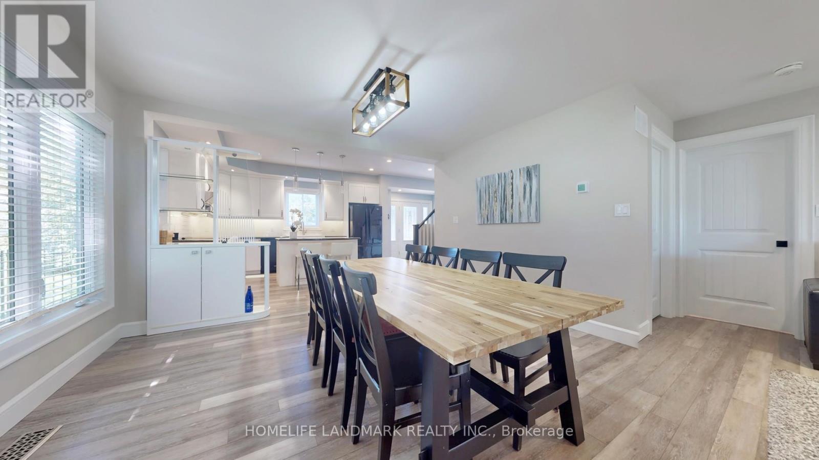 208 Lakeshore Drive, Kawartha Lakes, ON - Indoor Photo Showing Dining Room
