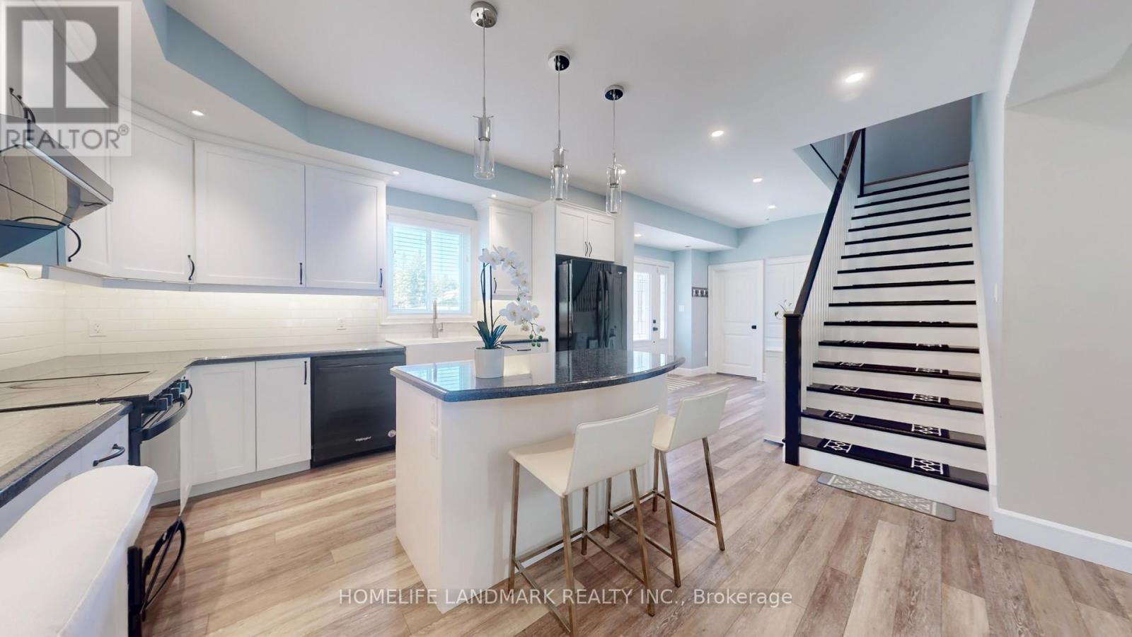 208 Lakeshore Drive, Kawartha Lakes, ON - Indoor Photo Showing Kitchen With Upgraded Kitchen