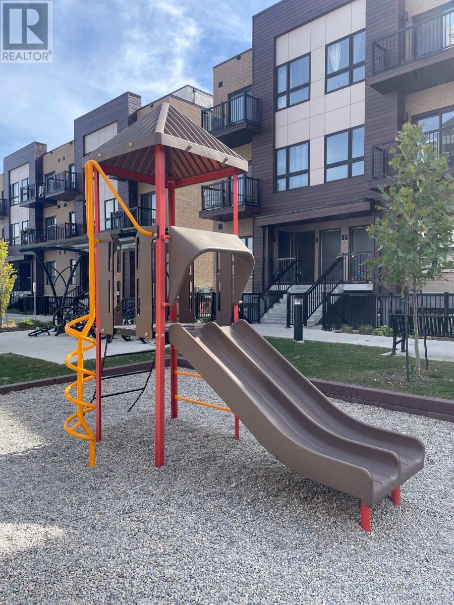 A15 - 10 Palace Street, Kitchener, ON - Outdoor