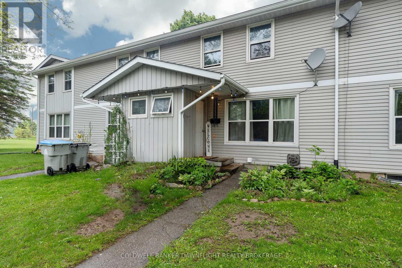 31 - 31 St Charles Place, Huron East (Vanastra), ON - Outdoor