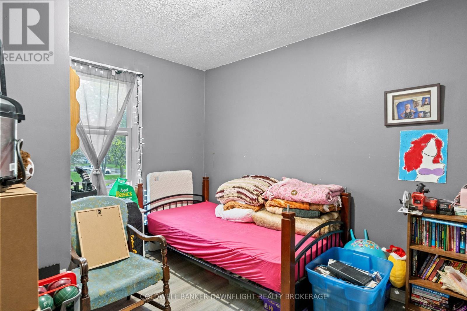 31 - 31 St Charles Place, Huron East (Vanastra), ON - Indoor