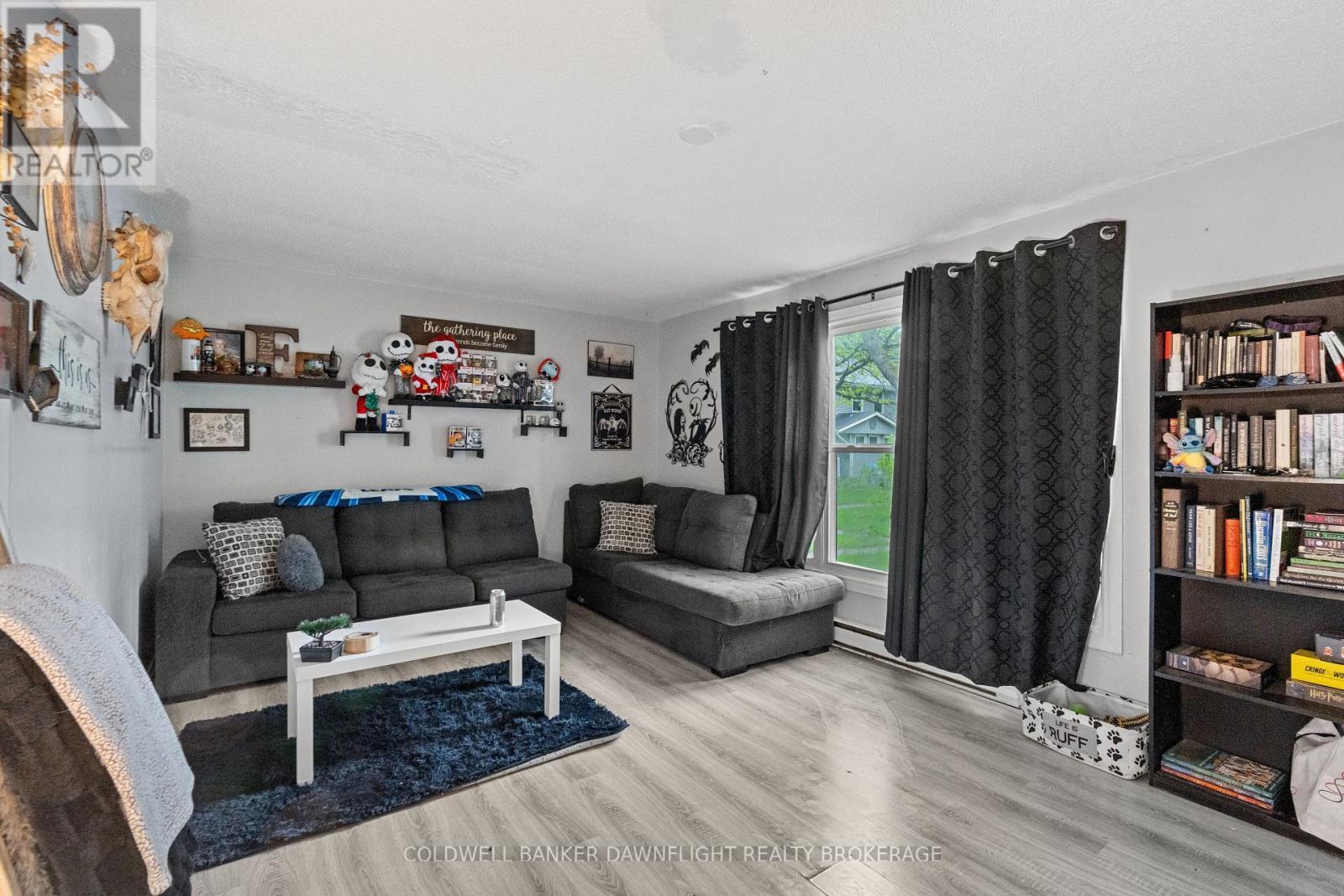 31 - 31 St Charles Place, Huron East (Vanastra), ON - Indoor Photo Showing Living Room