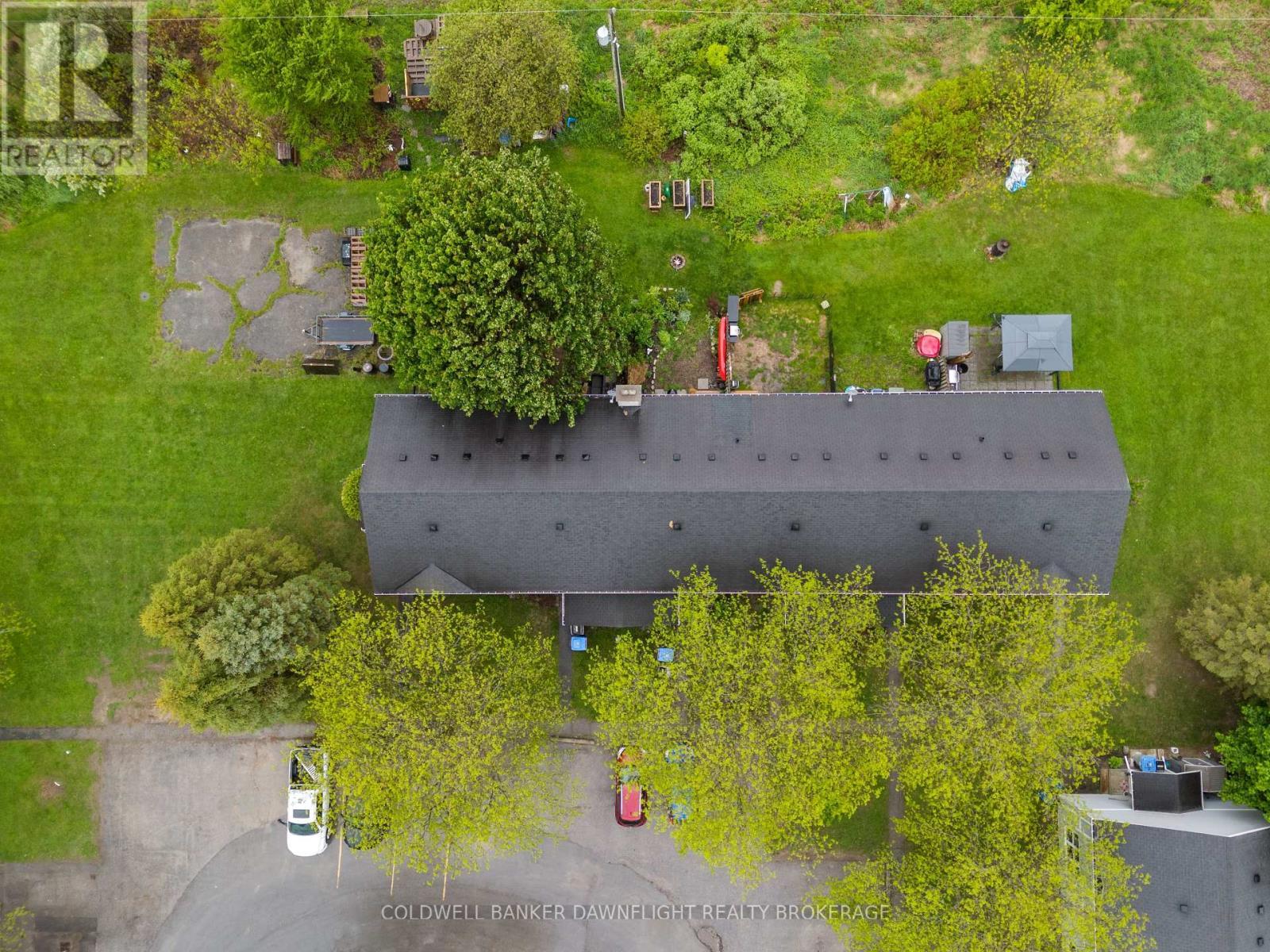 31 - 31 St Charles Place, Huron East (Vanastra), ON - Outdoor