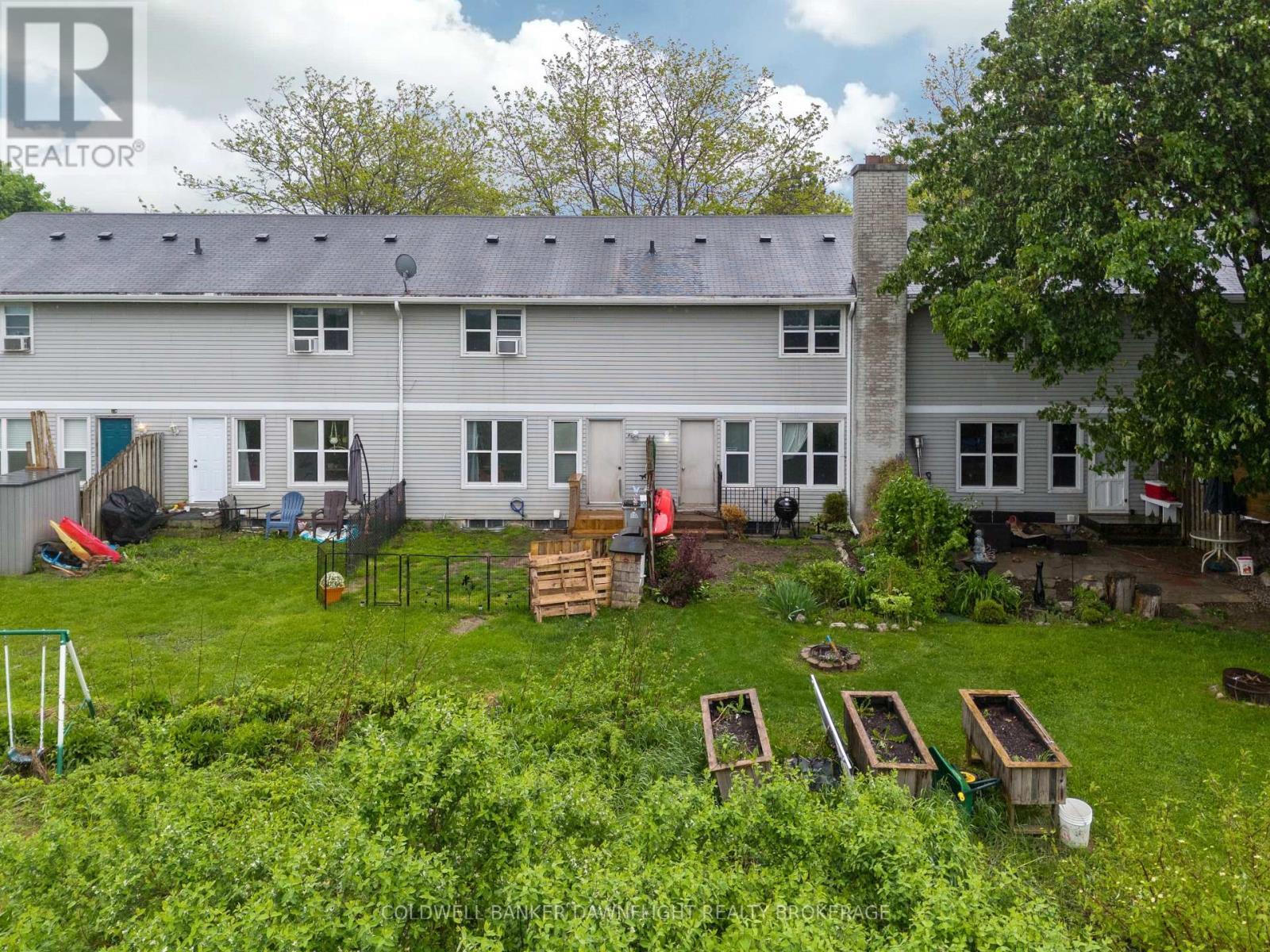 31 - 31 St Charles Place, Huron East (Vanastra), ON - Outdoor