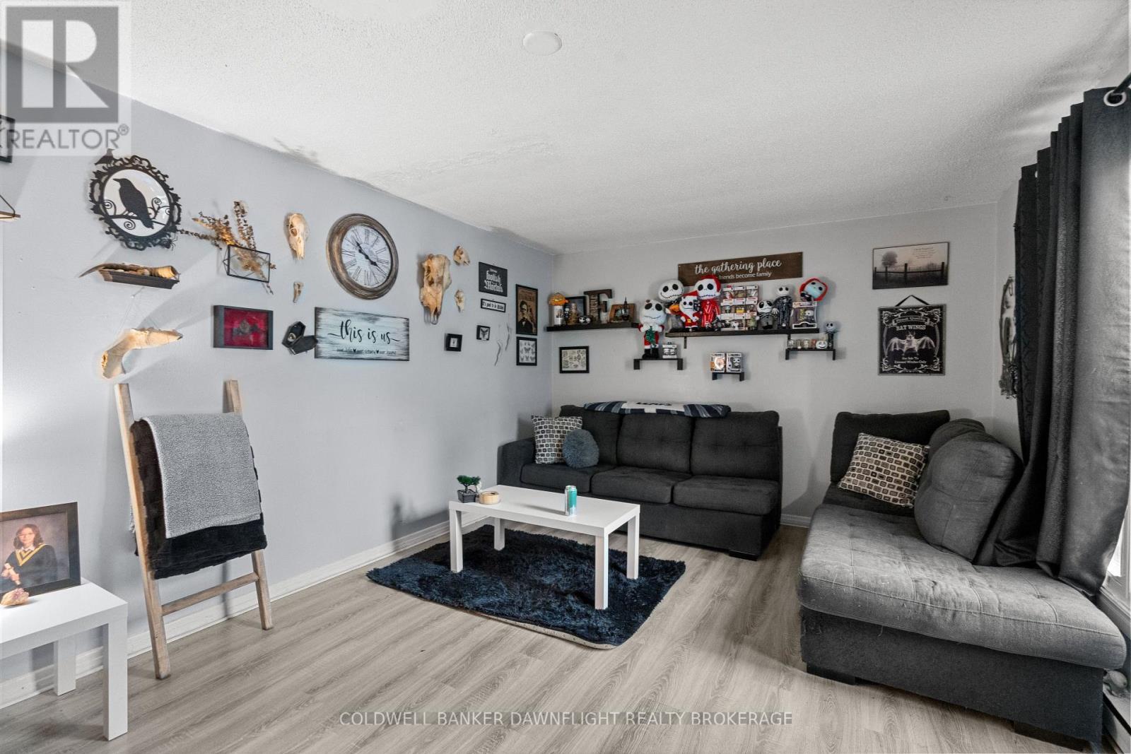31 - 31 St Charles Place, Huron East (Vanastra), ON - Indoor Photo Showing Living Room