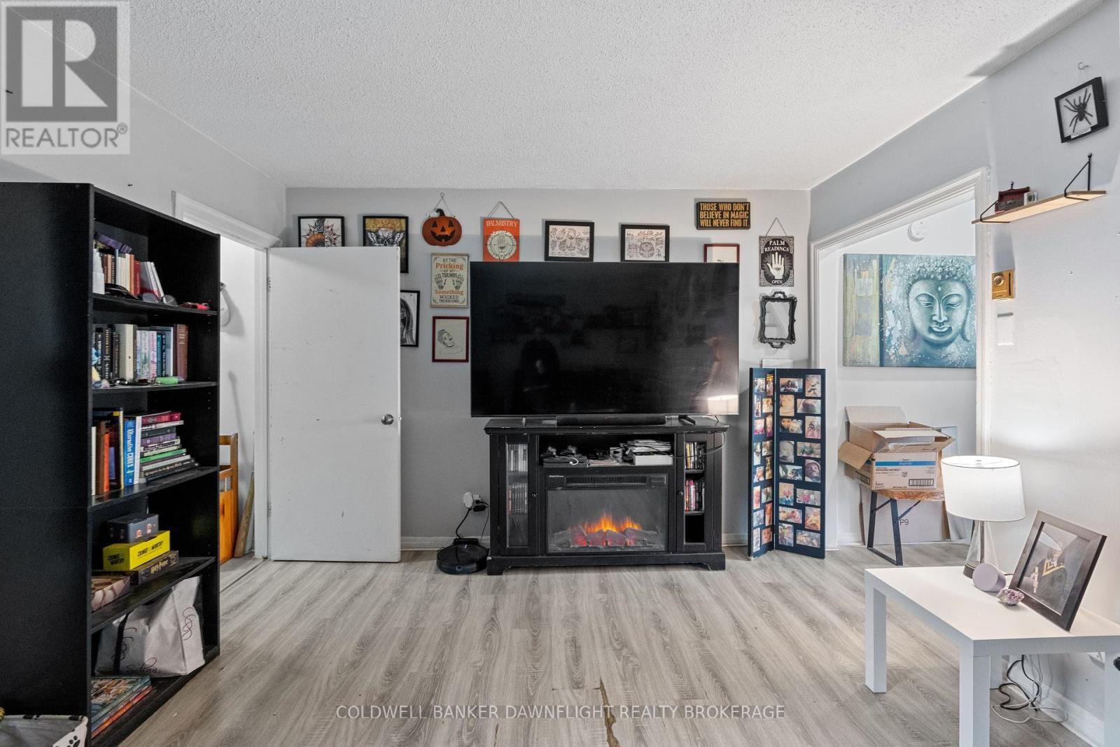 31 - 31 St Charles Place, Huron East (Vanastra), ON - Indoor