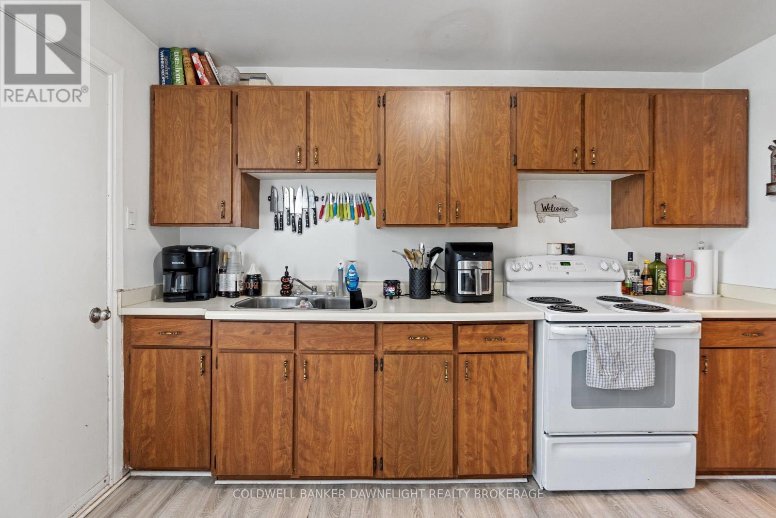 31 - 31 St Charles Place, Huron East (Vanastra), ON - Indoor Photo Showing Kitchen With Double Sink