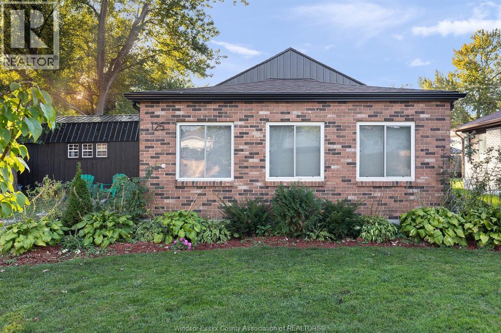 125 Crystal Lane, Harrow, ON - Outdoor