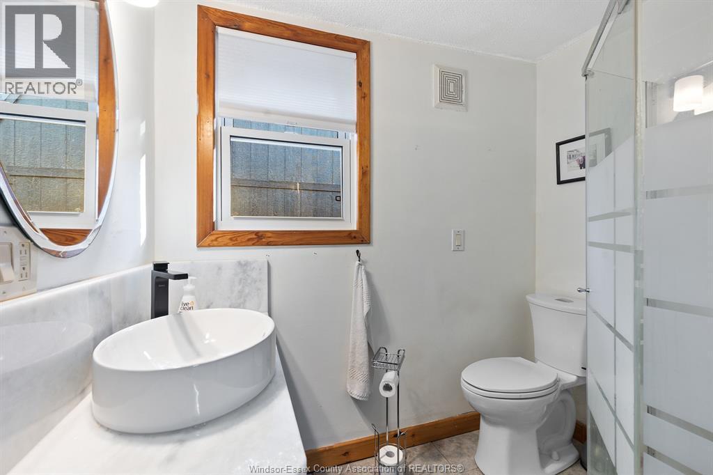 125 Crystal Lane, Harrow, ON - Indoor Photo Showing Bathroom