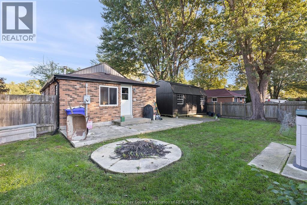 125 Crystal Lane, Harrow, ON - Outdoor