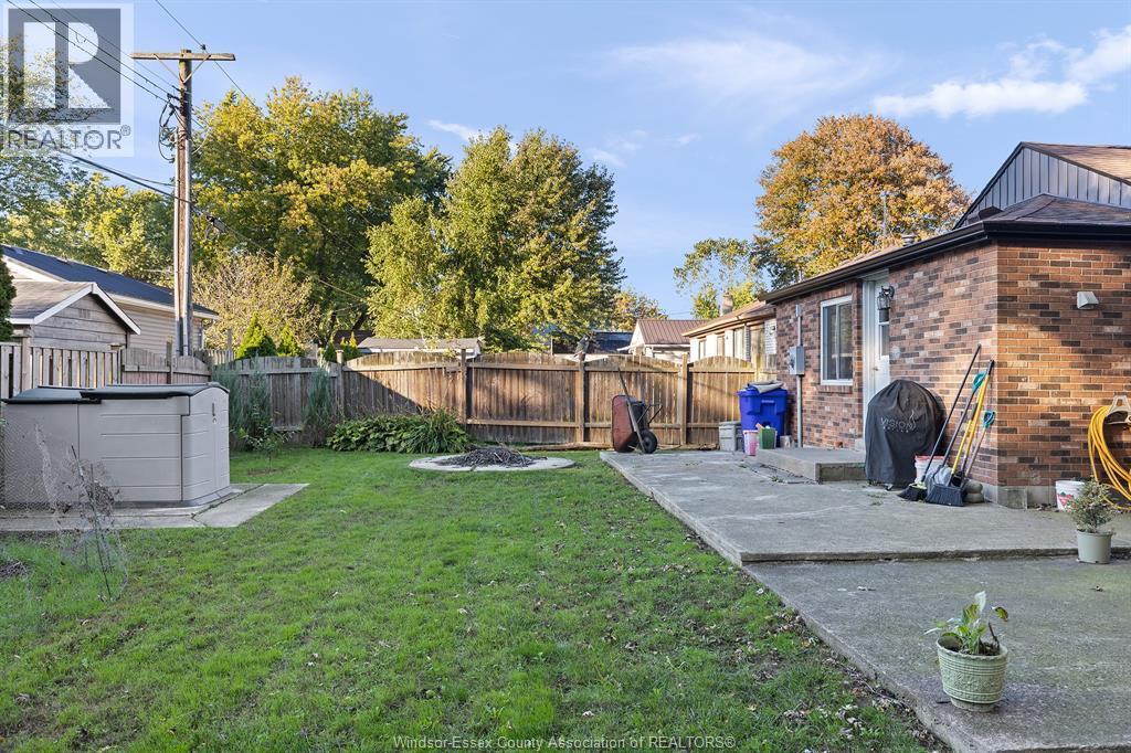 125 Crystal Lane, Harrow, ON - Outdoor