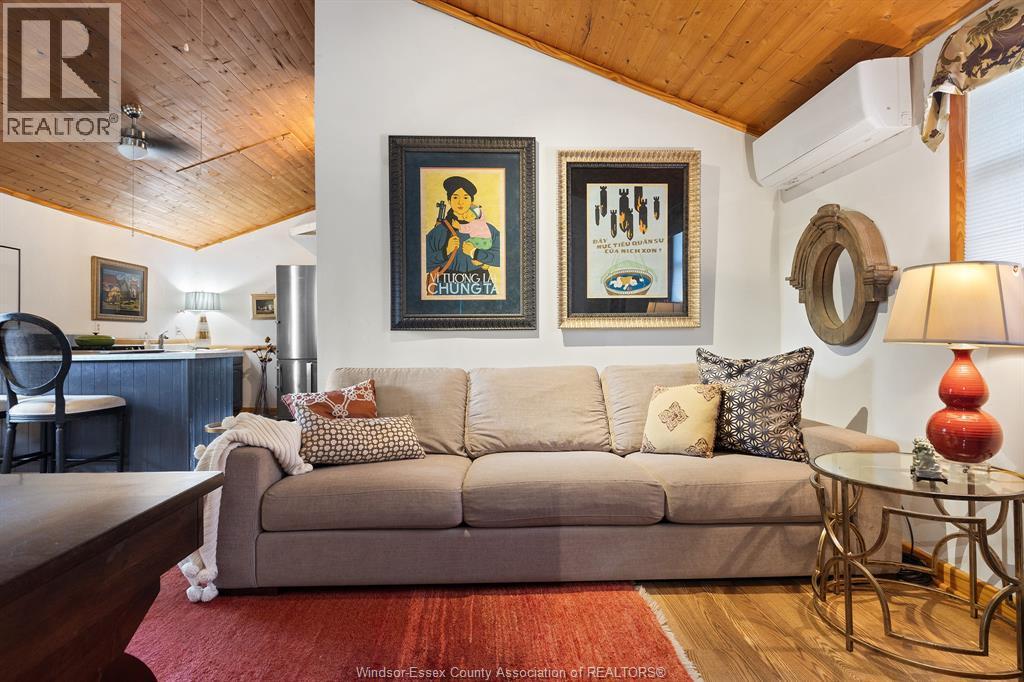 125 Crystal Lane, Harrow, ON - Indoor Photo Showing Living Room