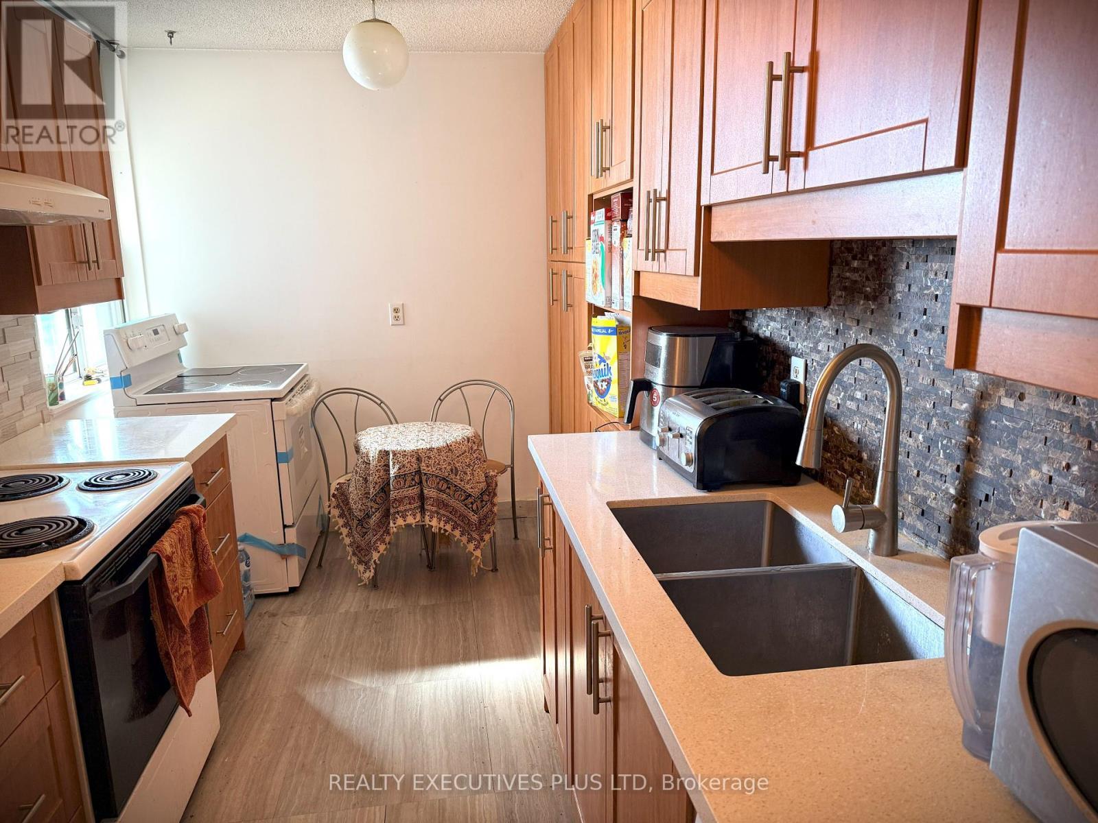 1610 - 5 Old Sheppard Avenue E, Toronto, ON - Indoor Photo Showing Kitchen With Double Sink