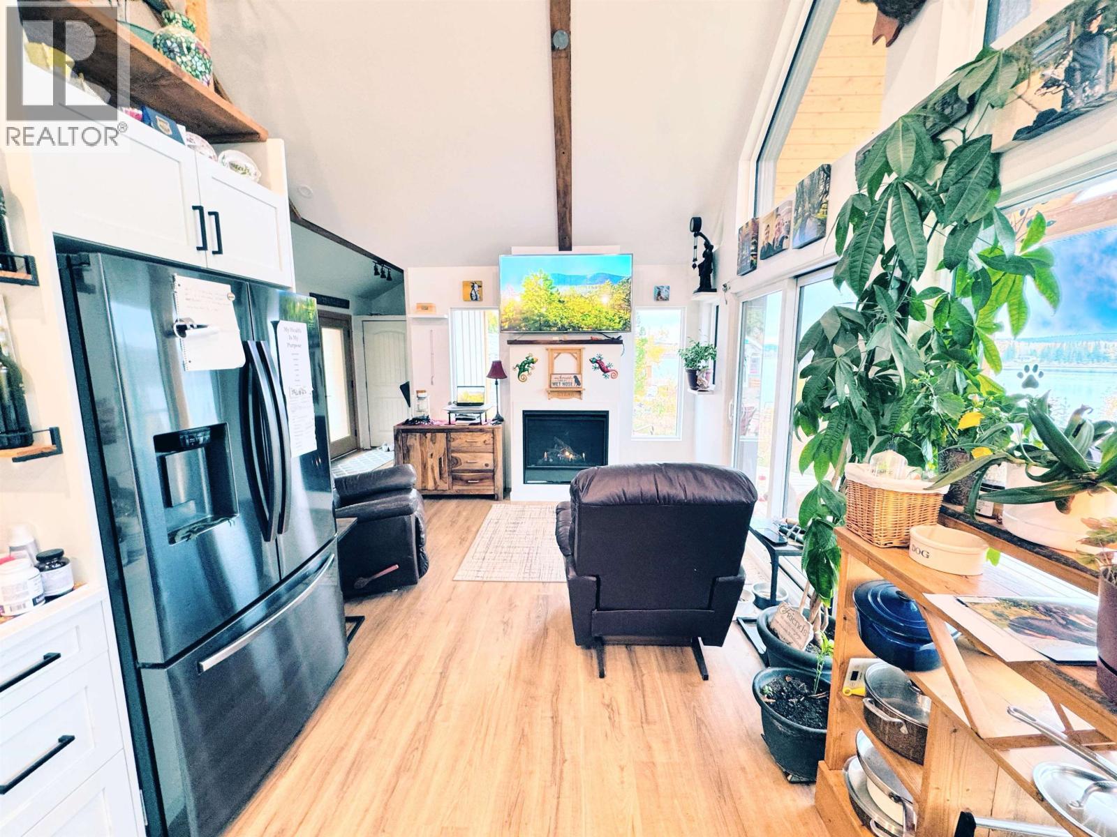 6656 North Shore Horse Lake Road, Horse Lake, BC - Indoor With Fireplace