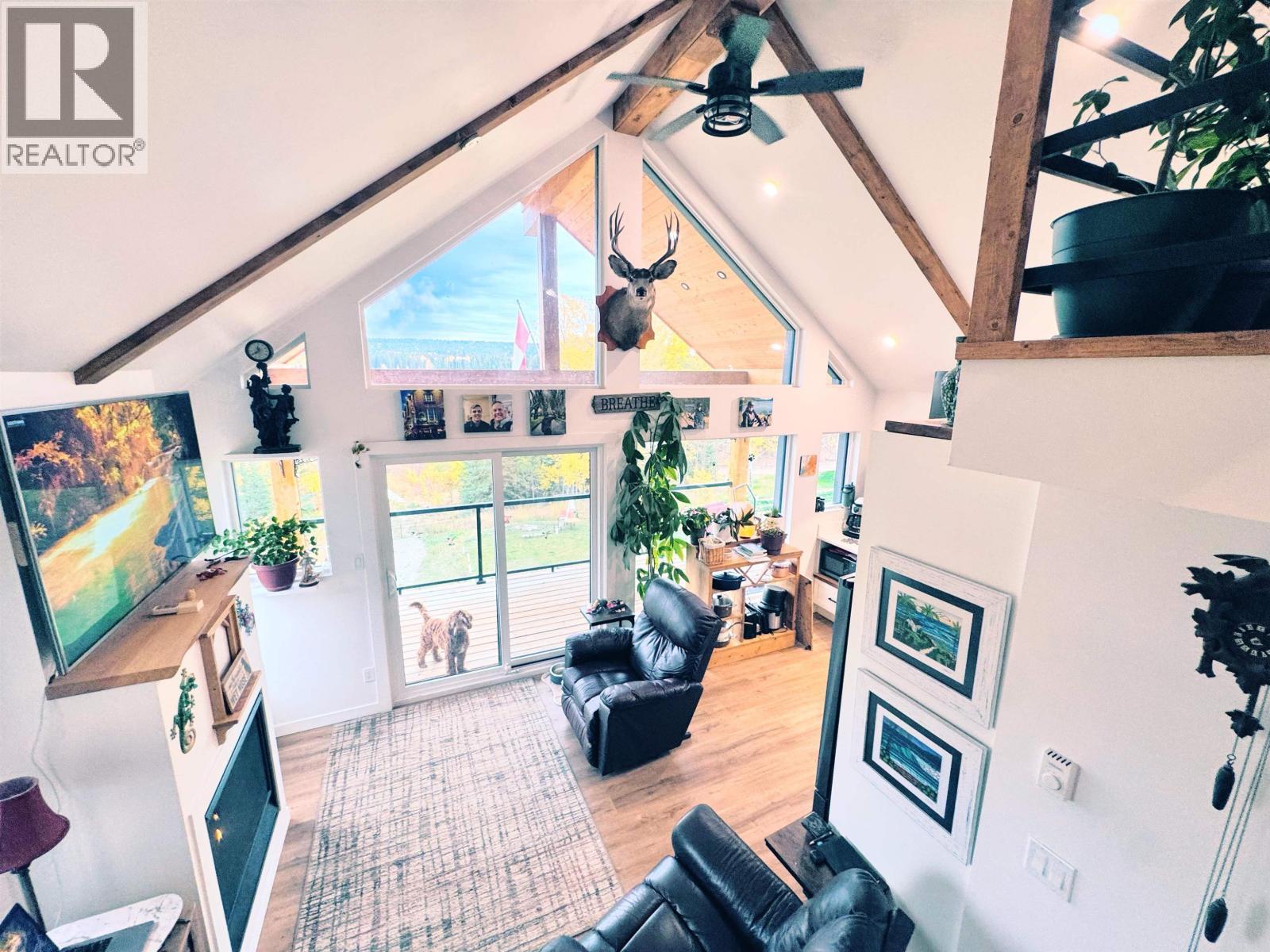 6656 North Shore Horse Lake Road, Horse Lake, BC - Indoor Photo Showing Other Room