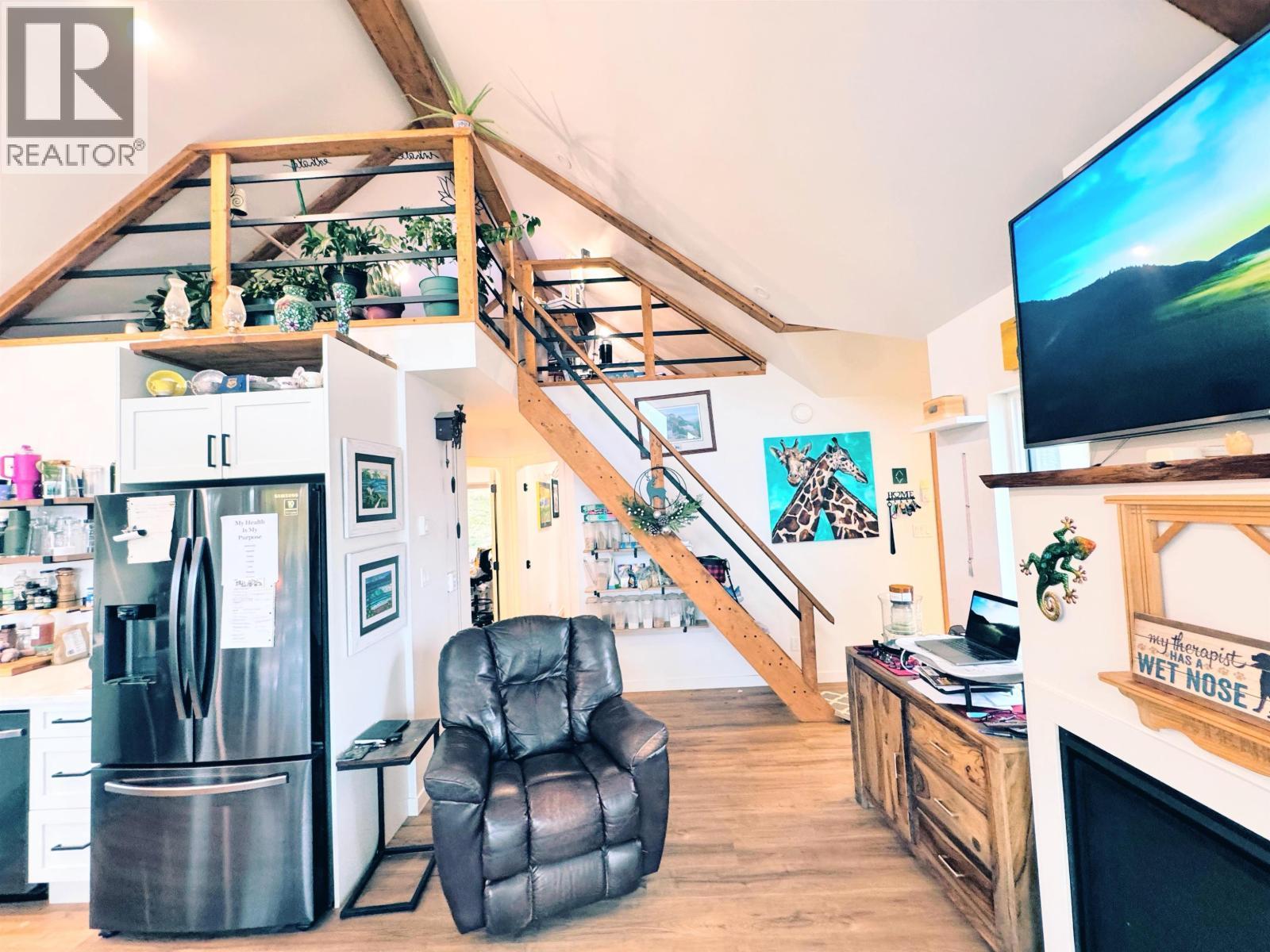 6656 North Shore Horse Lake Road, Horse Lake, BC - Indoor