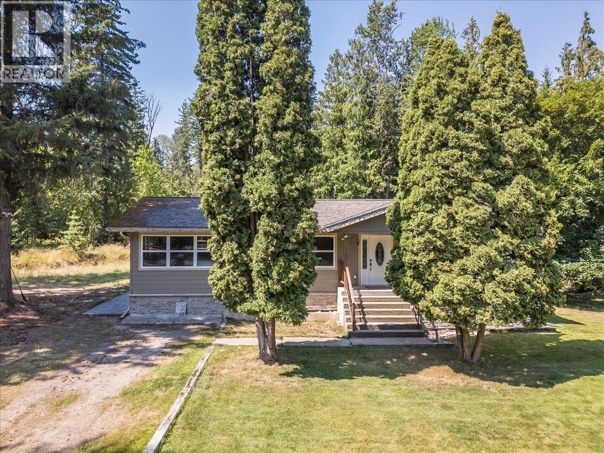 6010 Harrop-Procter Road, Nelson, BC - Outdoor
