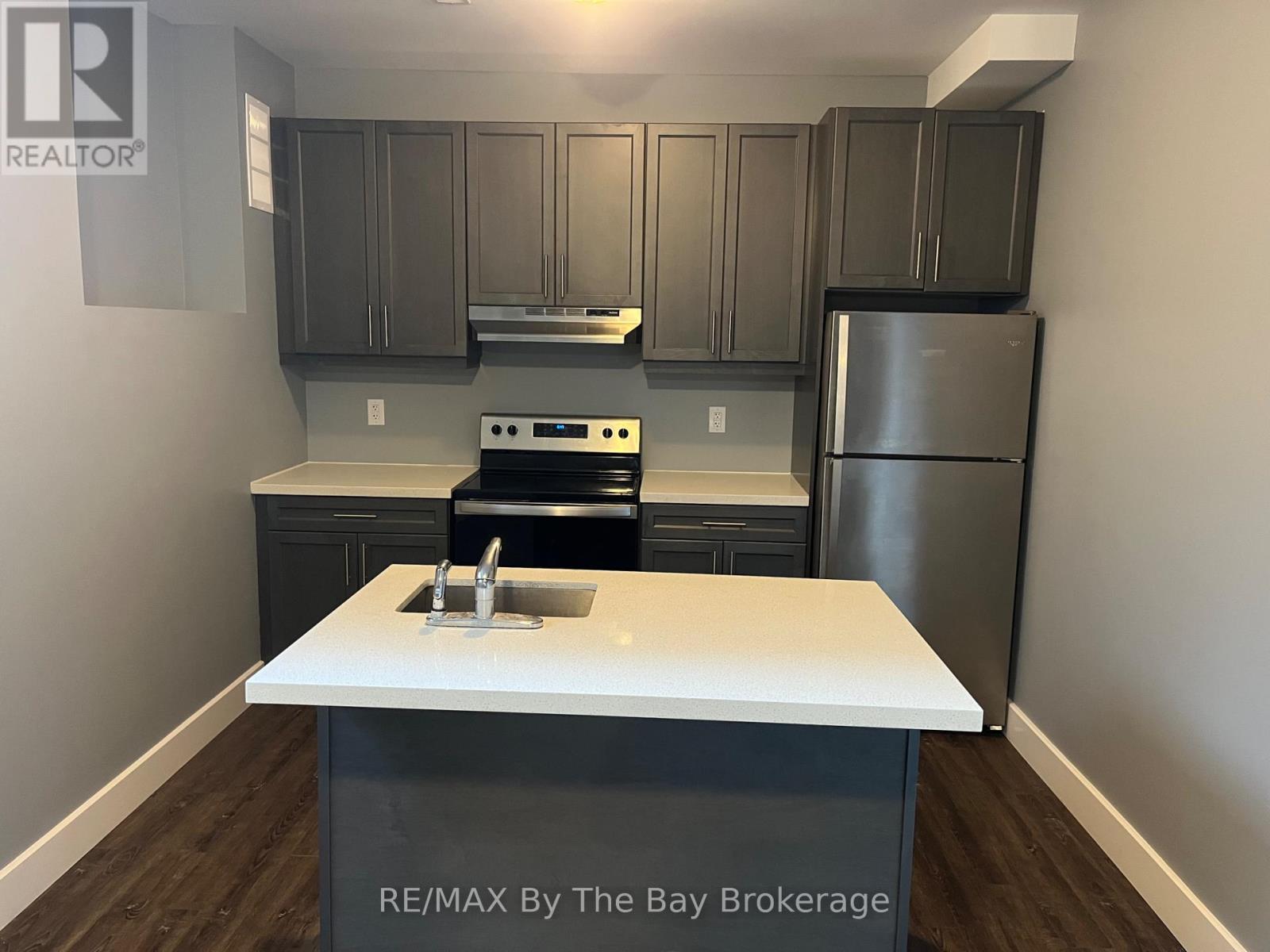 Bsmt - 3148 Mosley Street, Wasaga Beach, ON - Indoor Photo Showing Kitchen