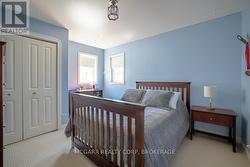 Bedroom with 2 windows -