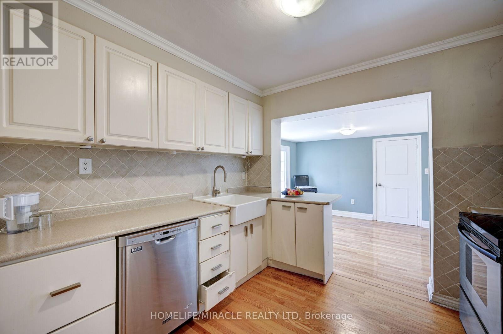 1235 Old River Road, Mississauga, ON - Indoor Photo Showing Kitchen