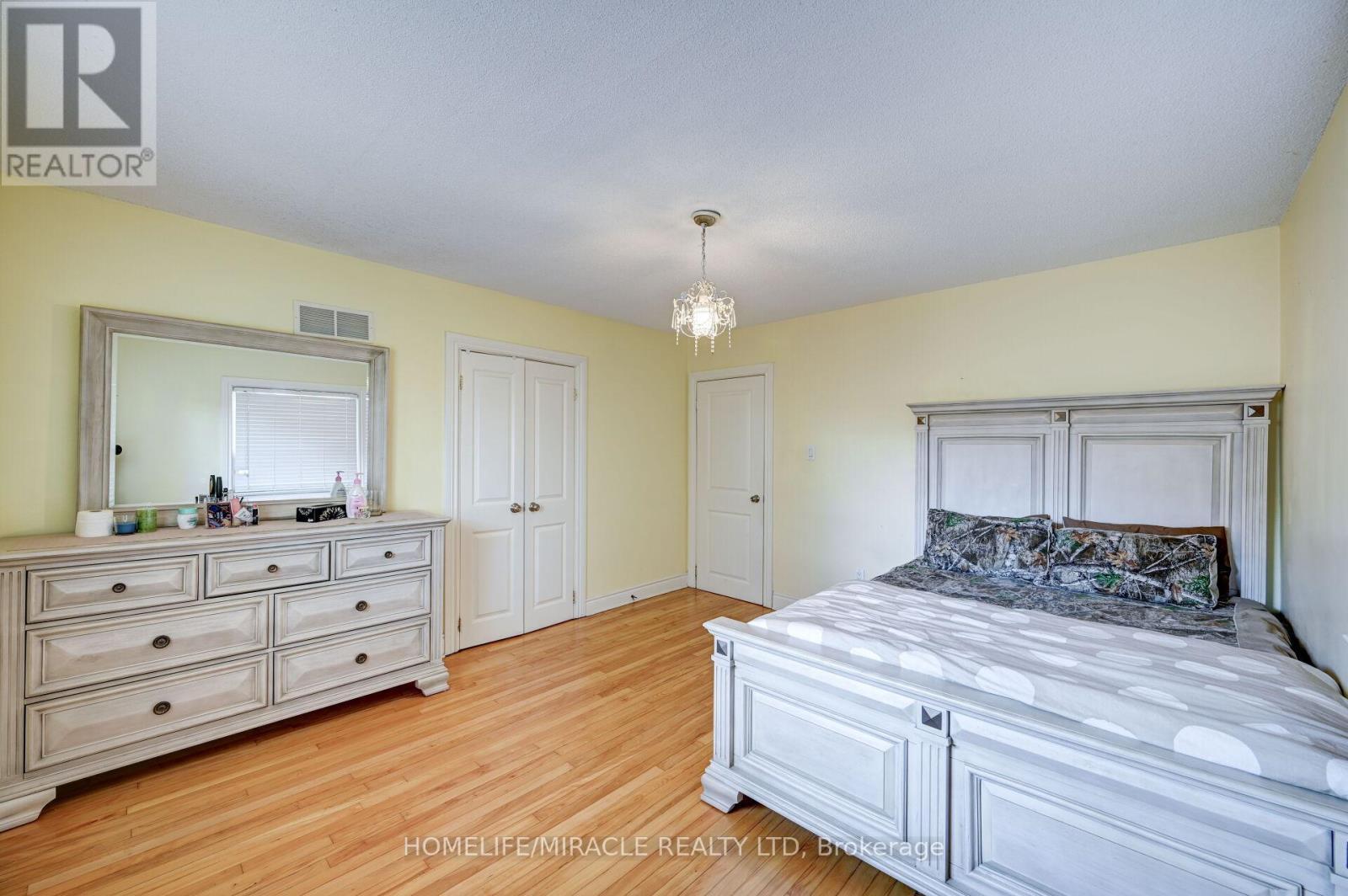 1235 Old River Road, Mississauga, ON - Indoor Photo Showing Bedroom