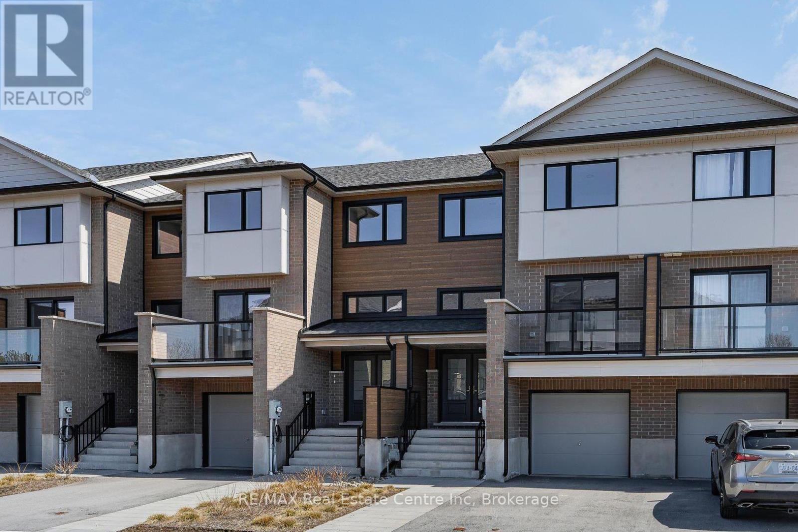 8 - 182 Bridge Crescent, Minto, ON - Outdoor With Balcony With Facade