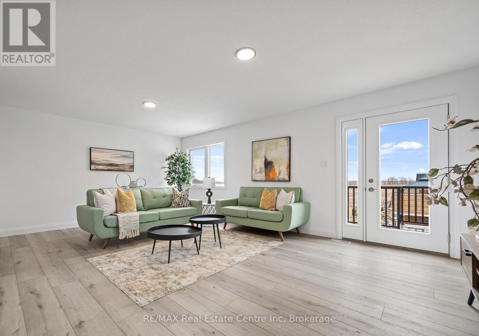 8 - 182 Bridge Crescent, Minto, ON - Indoor Photo Showing Living Room