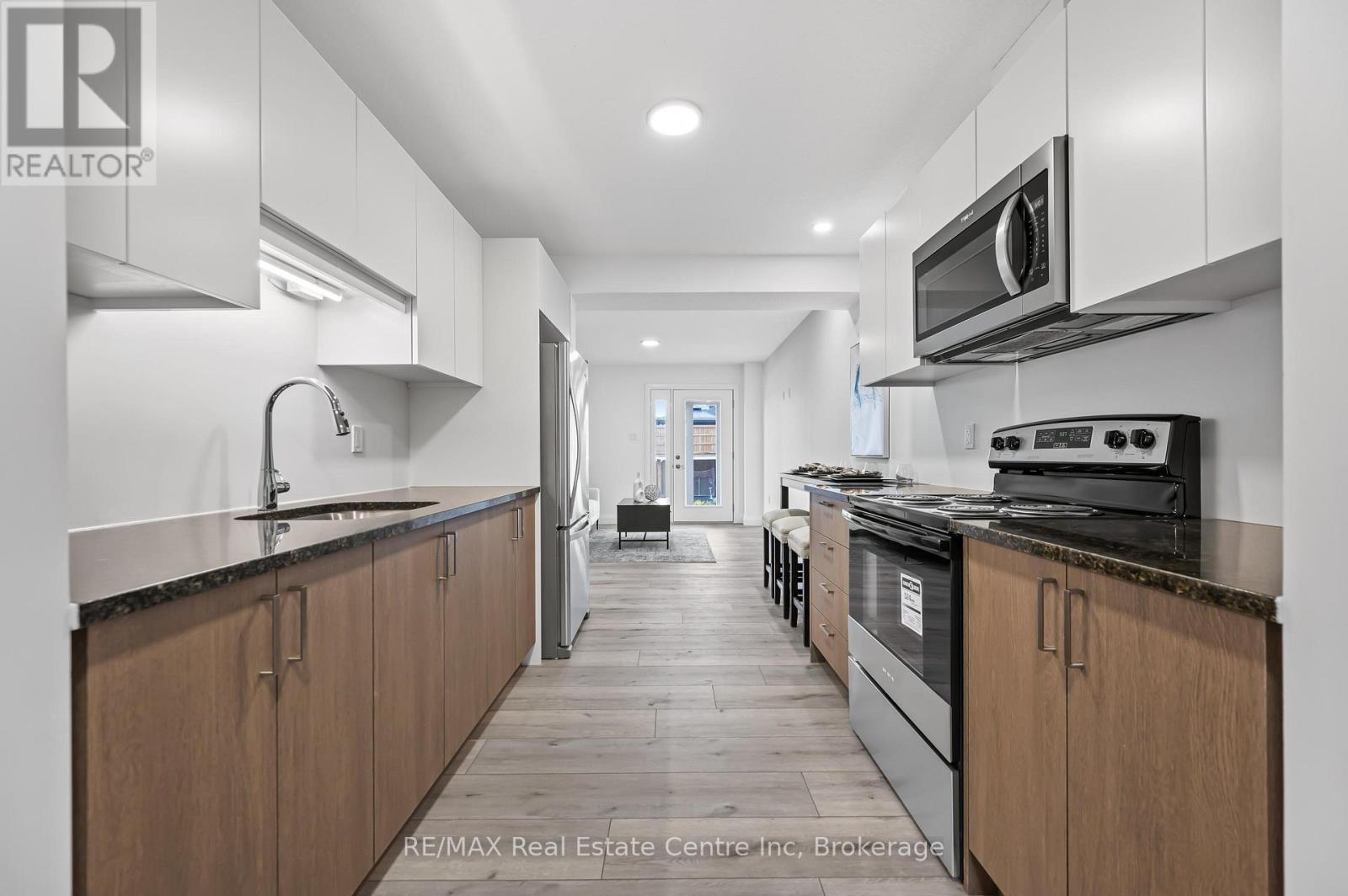 8 - 182 Bridge Crescent, Minto, ON - Indoor Photo Showing Kitchen With Upgraded Kitchen