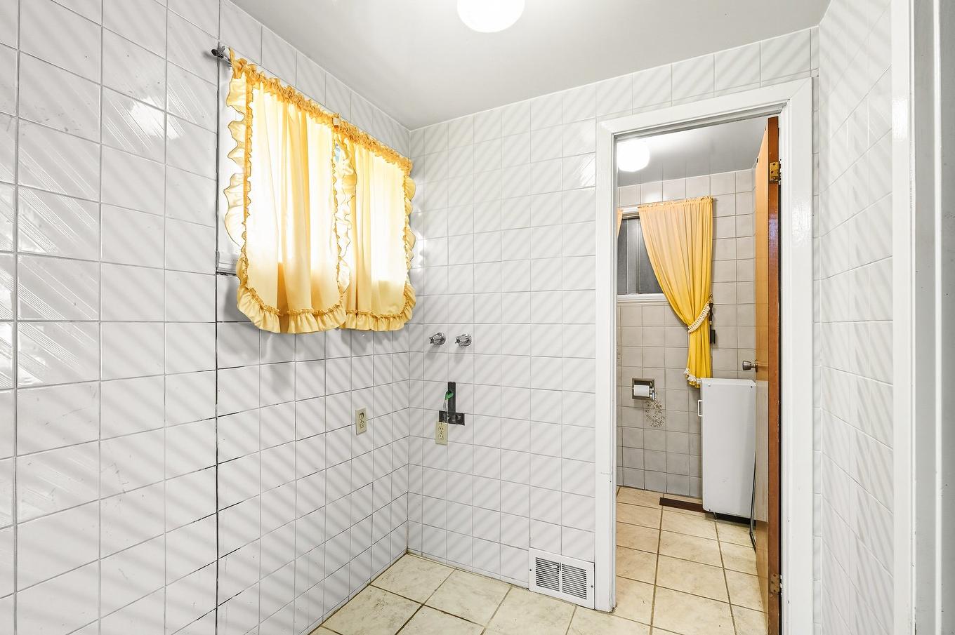 Powder room - 182 Ch. Haendel, Candiac, QC - Indoor Photo Showing Bathroom